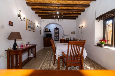 Вилла с 3 спальнями в Точни, Ларнака, Кипр № 37158 4