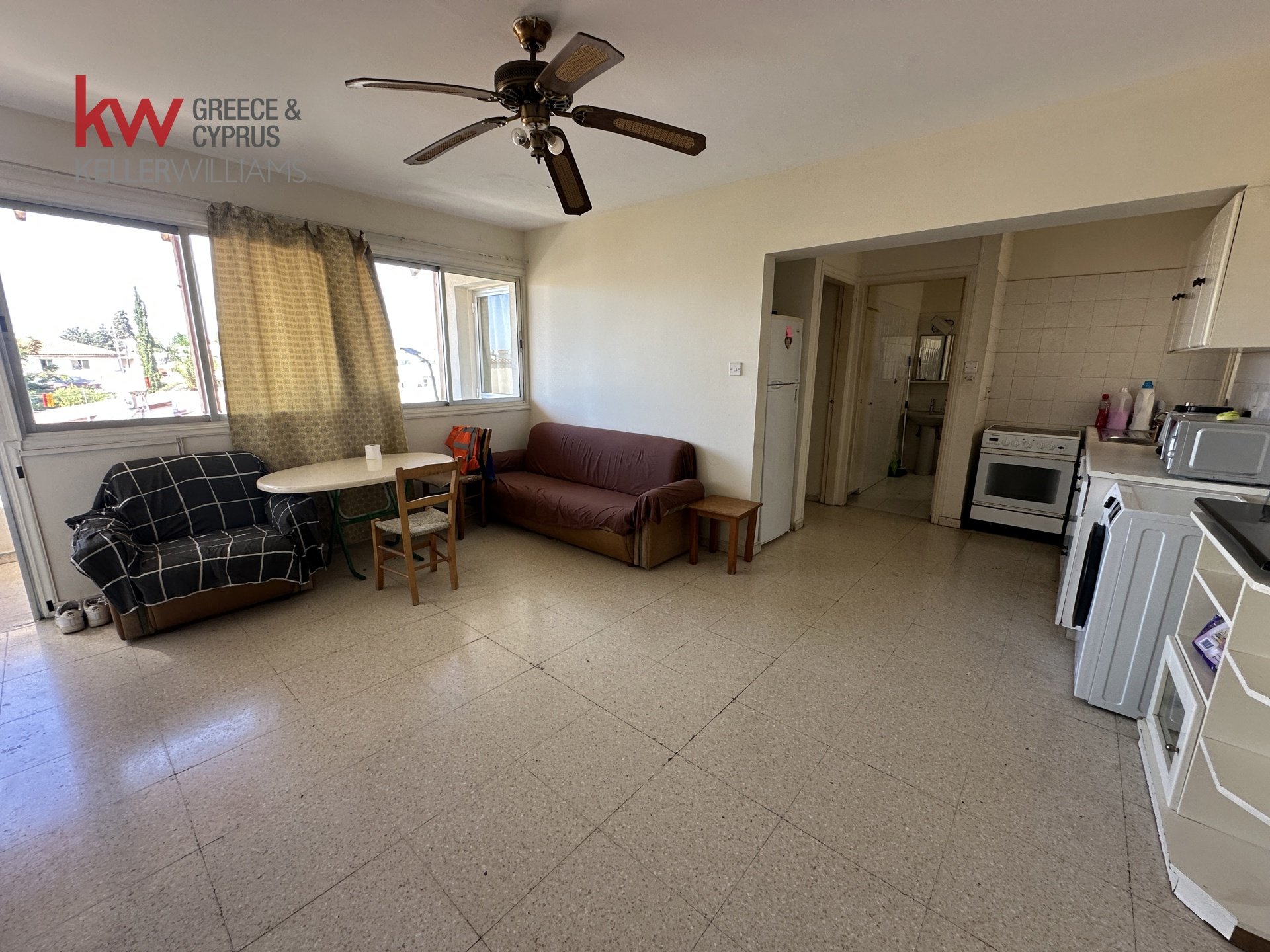 8 bedrooms Commercial property in Pervolia, Larnaka, Cyprus No. 39789