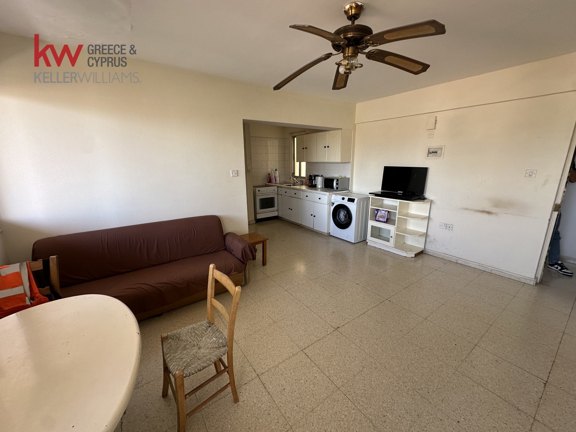 8 bedrooms Commercial property in Pervolia, Larnaka, Cyprus No. 39789