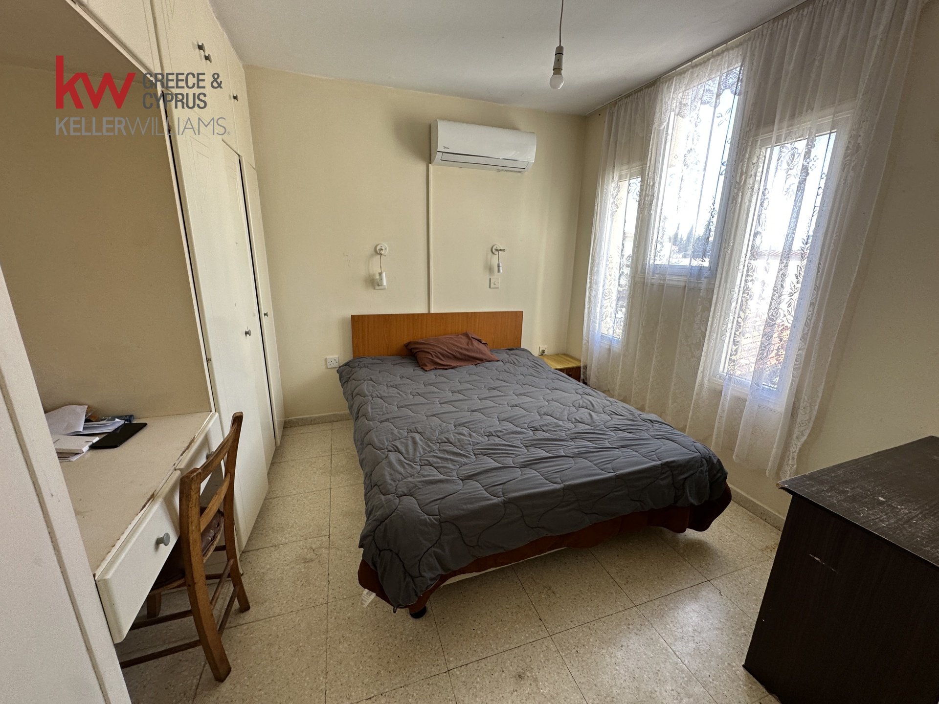 8 bedrooms Commercial property in Pervolia, Larnaka, Cyprus No. 39789