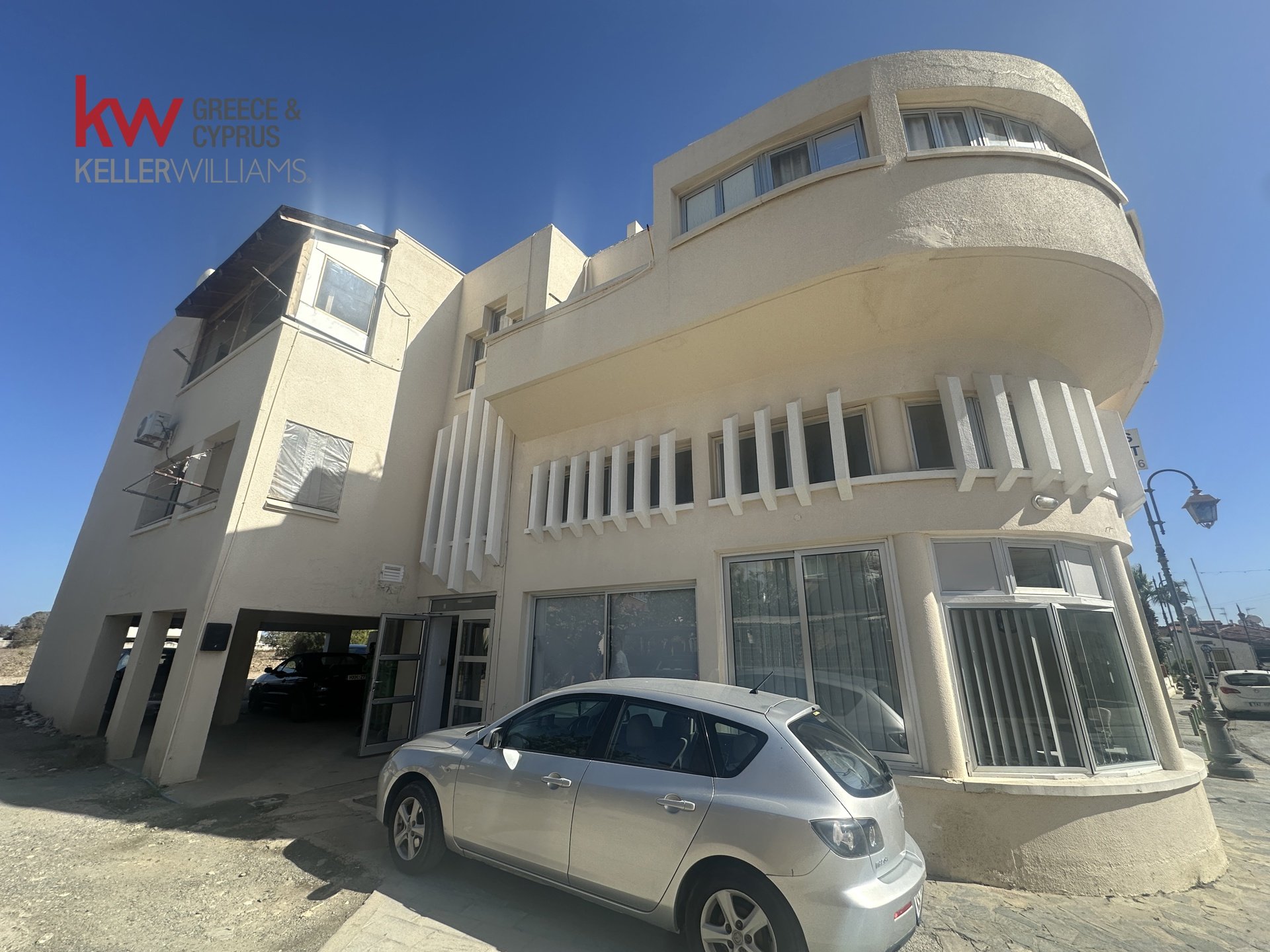 8 bedrooms Commercial property in Pervolia, Larnaka, Cyprus No. 39789