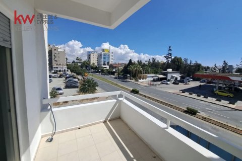 3 bedrooms Apartment in Larnaca, Larnaka, No. 39794 12