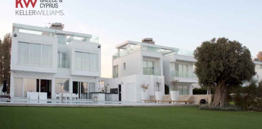 6 bedrooms Villa in Oroklini, Larnaka,  No. 39790