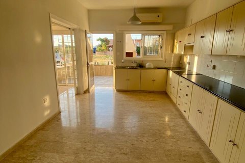 3 bedrooms Townhouse in Larnaca, Larnaka,  No. 39788 12