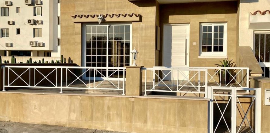 3 bedrooms Townhouse in Larnaca, Larnaka,  No. 39788