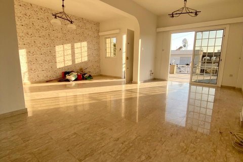 3 bedrooms Townhouse in Larnaca, Larnaka,  No. 39788 2