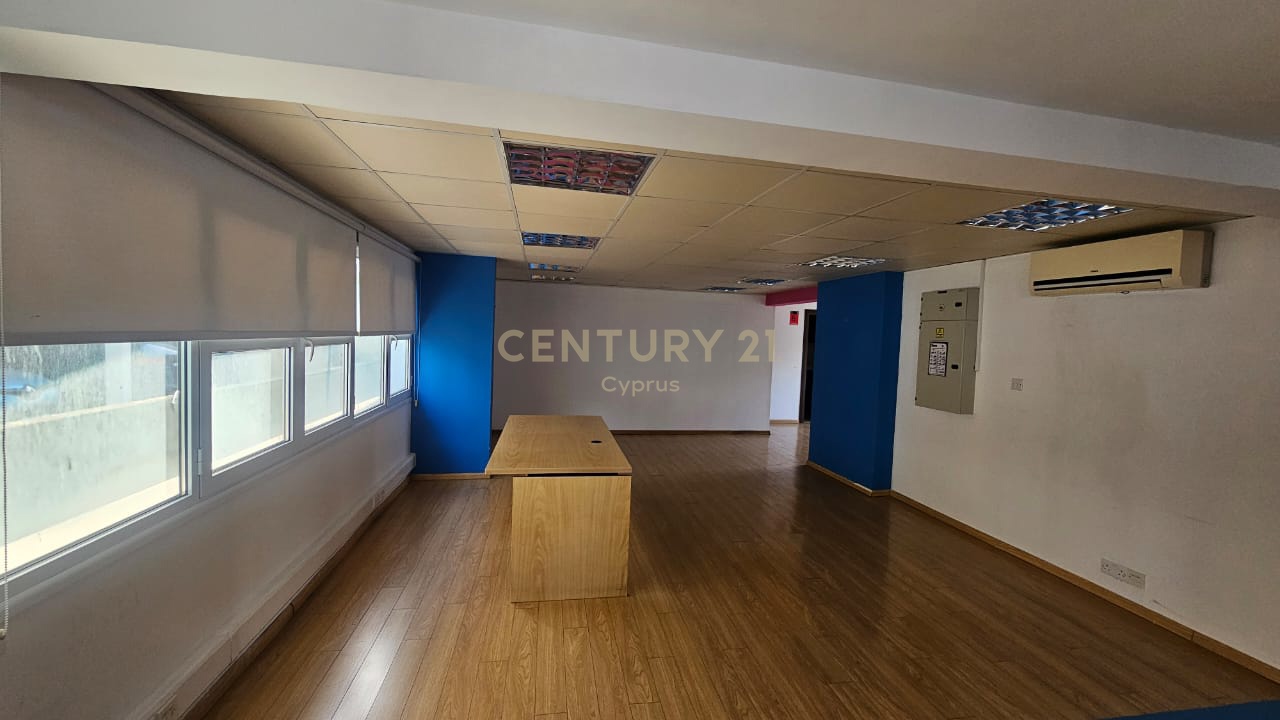 247m2 Oficina en Limassol, Chipre No. 54042