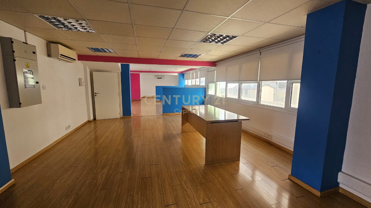 247m2 Oficina en Limassol, Chipre No. 54042
