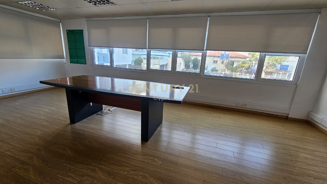 247m2 Oficina en Limassol, Chipre No. 54042