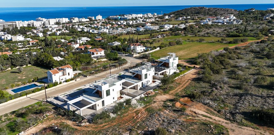 4 bedrooms Villa in Protaras, Ammochostos,  No. 7447