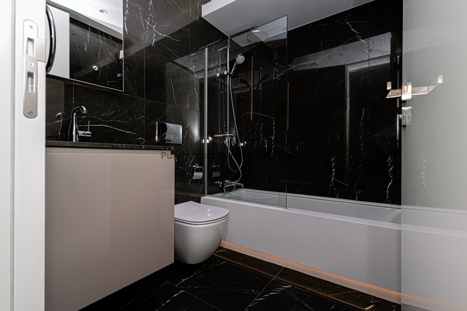 3 bedrooms Apartment in Larnaca, Larnaka, Cyprus No. 8015