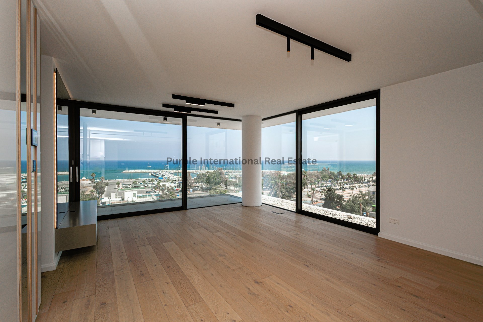 3 bedrooms Apartment in Larnaca, Larnaka, Cyprus No. 8015
