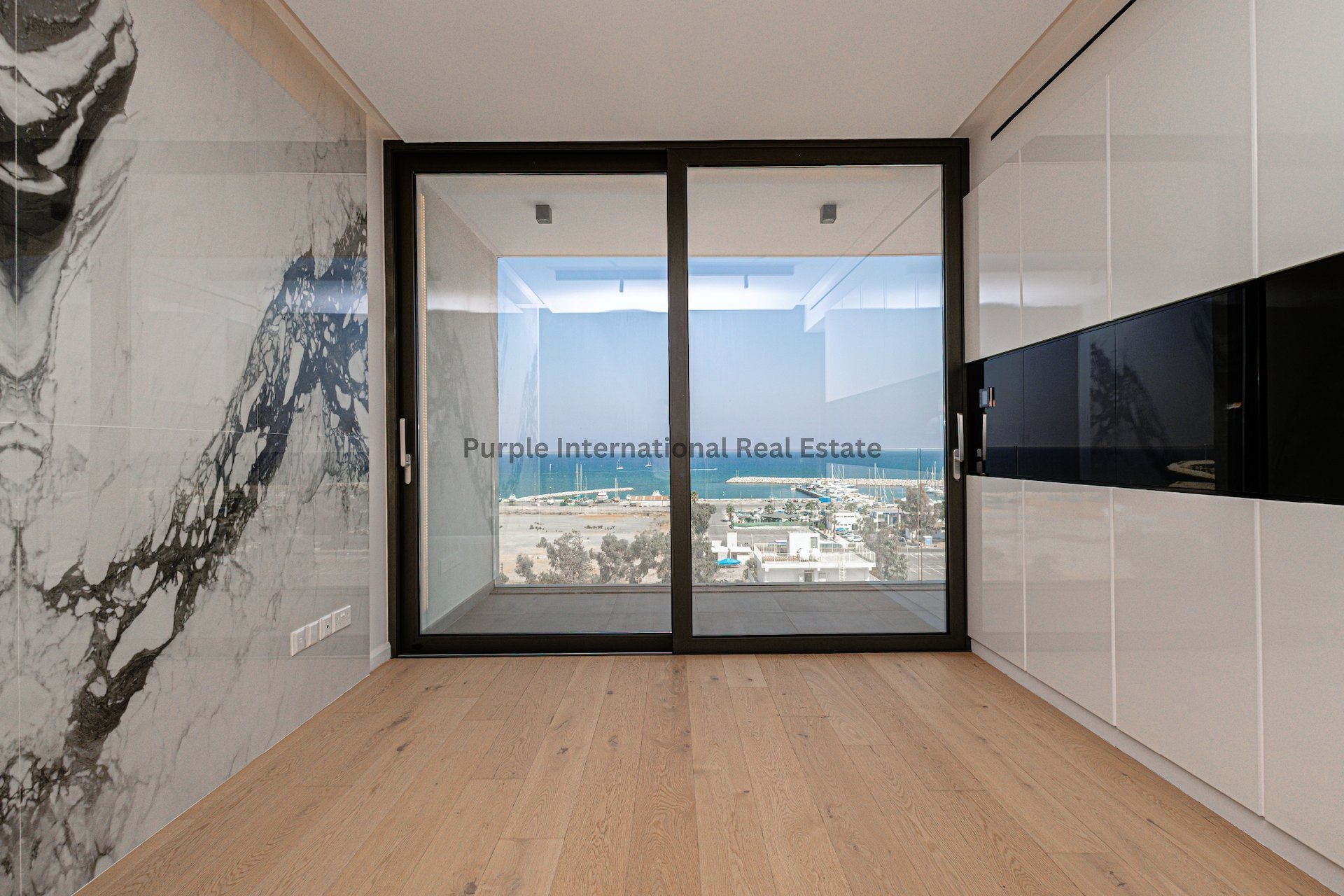 3 bedrooms Apartment in Larnaca, Larnaka, Cyprus No. 8015