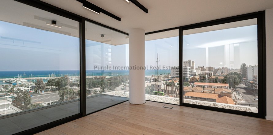 3 bedrooms Apartment in Larnaca, Larnaka,  No. 8015