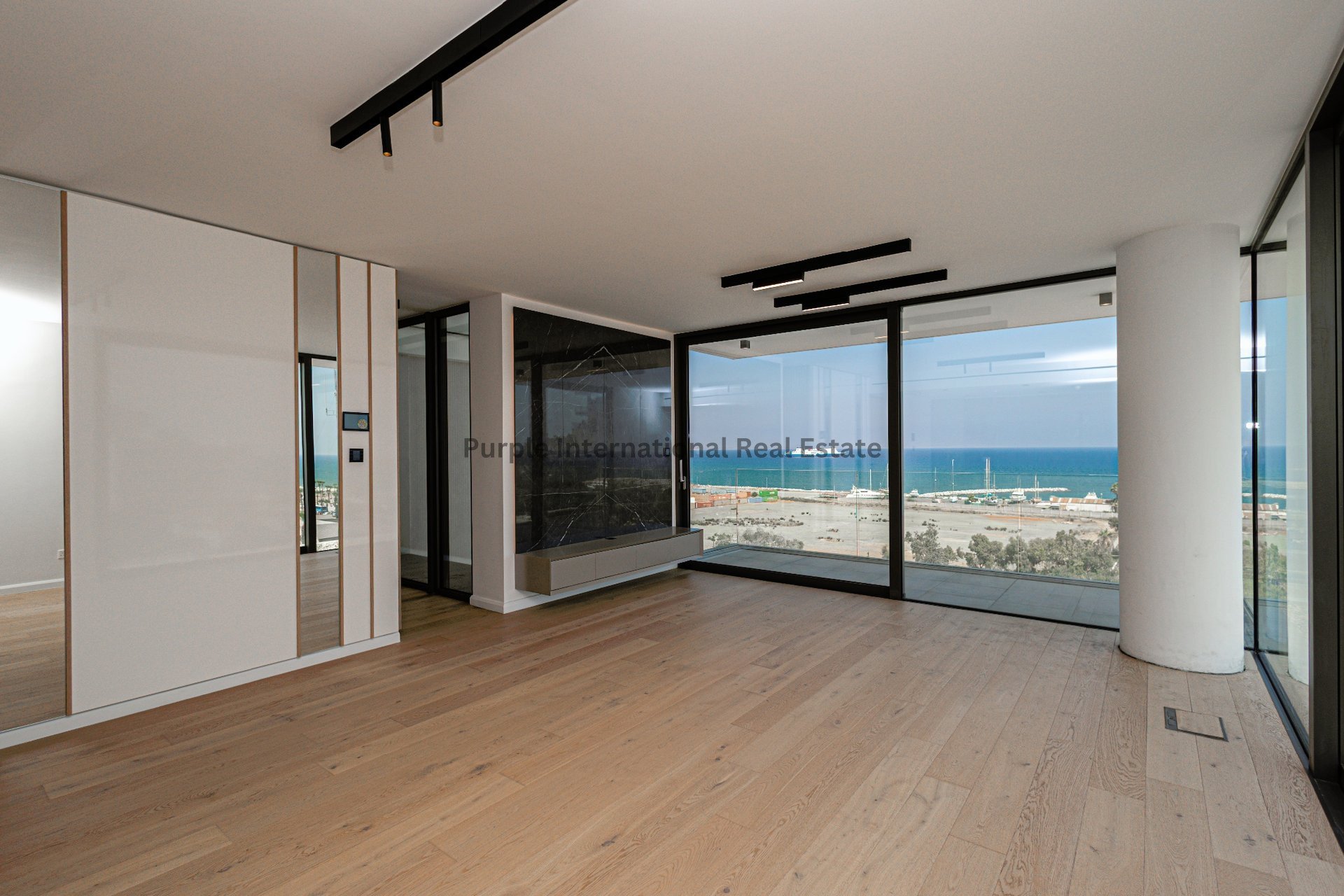 3 bedrooms Apartment in Larnaca, Larnaka, Cyprus No. 8015