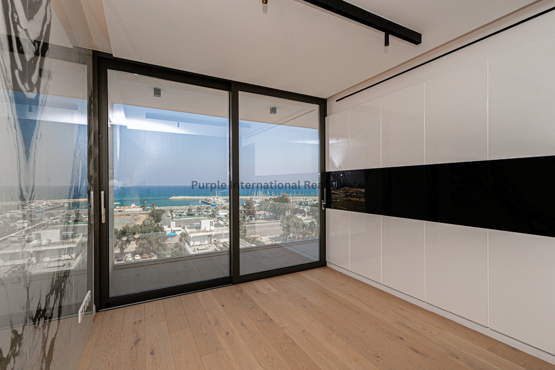 3 bedrooms Apartment in Larnaca, Larnaka, Cyprus No. 8015