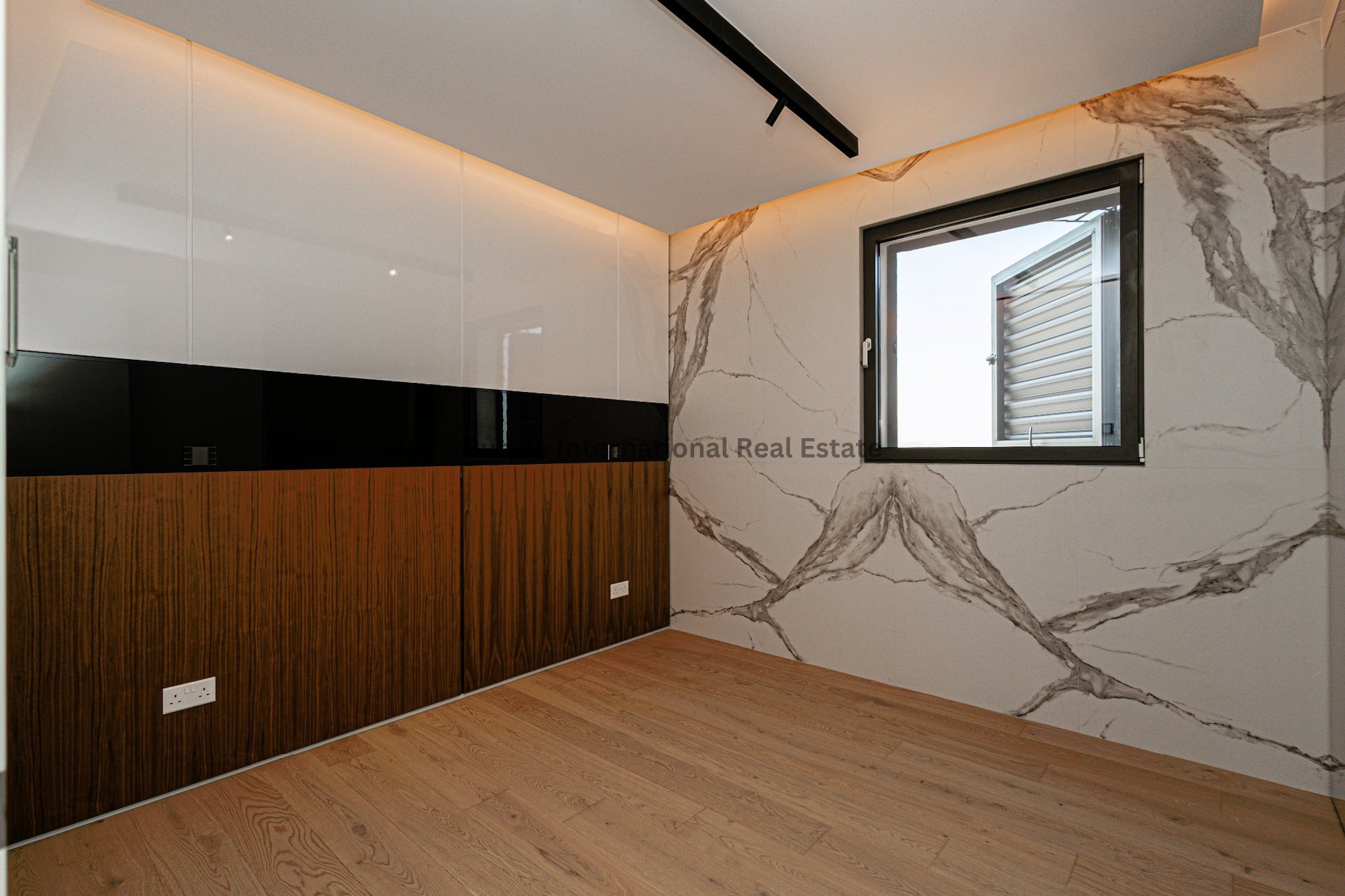 3 bedrooms Apartment in Larnaca, Larnaka, Cyprus No. 8015