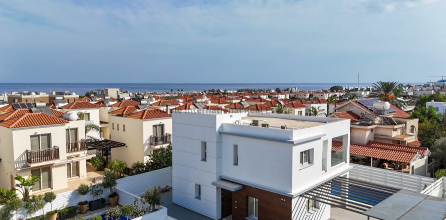 4 dormitorios Villa en Paralimni, Ammochostos,  No. 35722