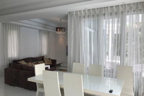 Вилла с 4 спальнями в Лимассол, Лимасол,  № 38467 2