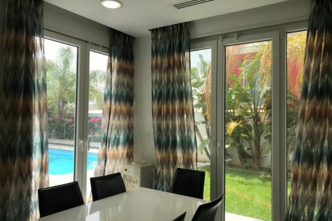 Вилла с 4 спальнями в Лимассол, Лимасол,  № 38467 3