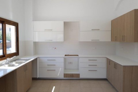 Вилла с 8 спальнями в Пафос,  № 38471 9