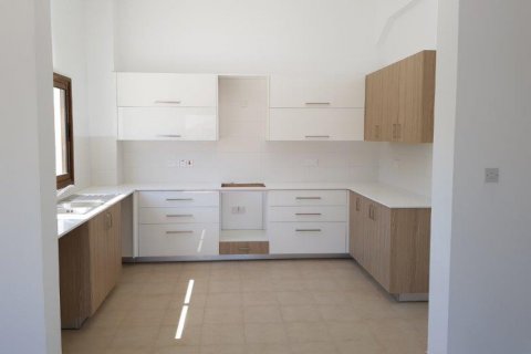 Вилла с 8 спальнями в Пафос,  № 38471 10