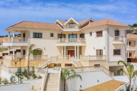 5 bedrooms Villa in Limassol,  No. 38468