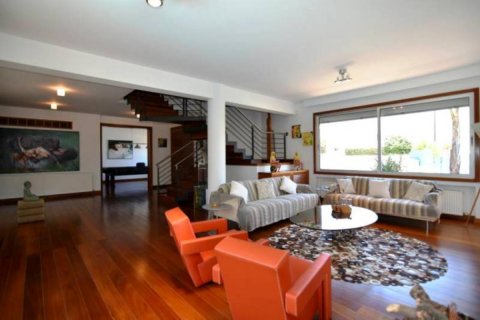 Вилла с 4 спальнями в Лимассол, Лимасол,  № 38469 2