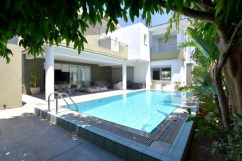 4 bedrooms Villa in Limassol, No. 38469