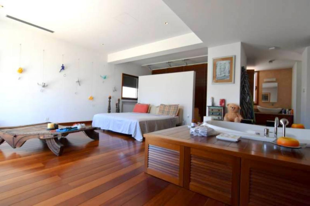 4 bedrooms Villa in Limassol, Cyprus No. 38469
