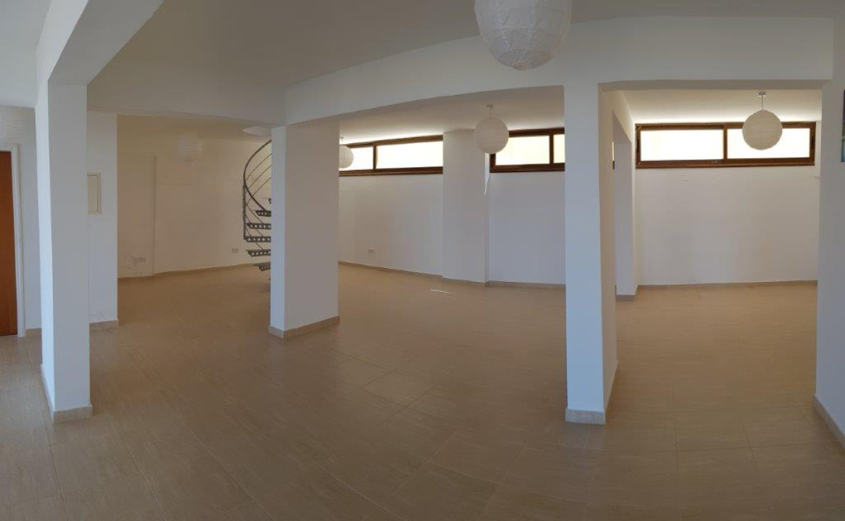 6 bedrooms Villa in Paphos, Cyprus No. 38472
