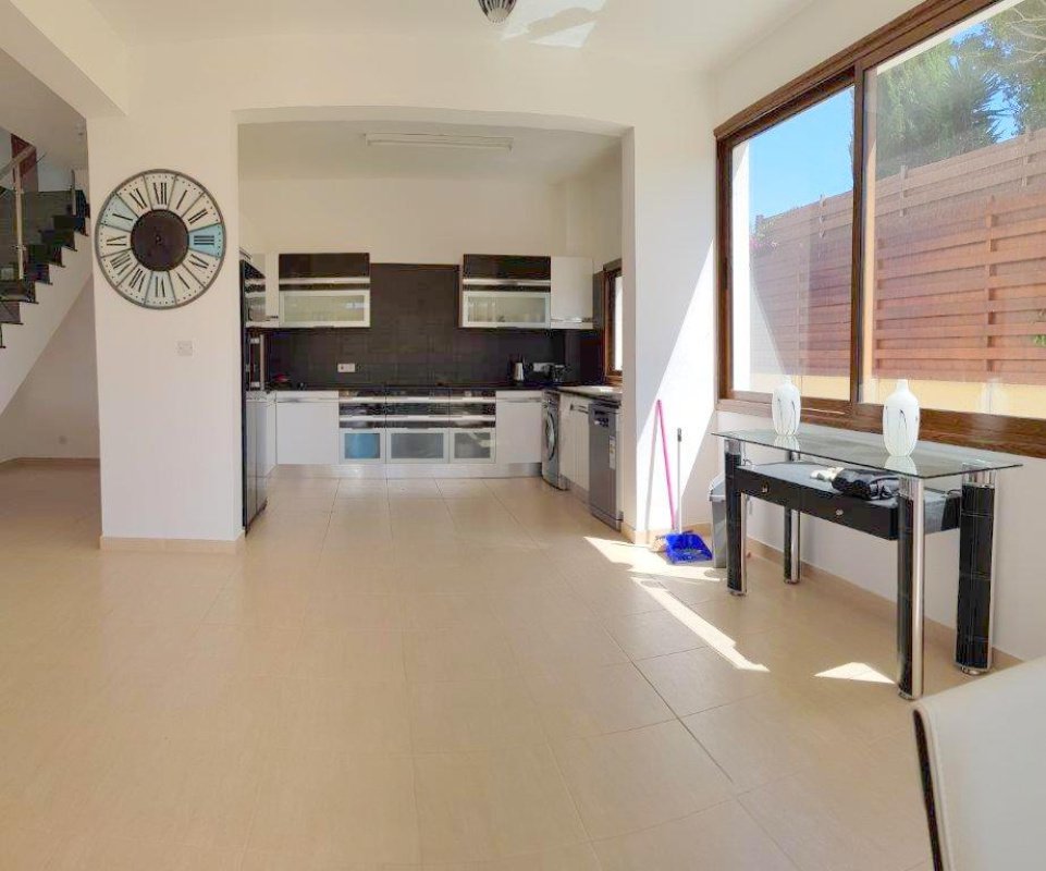 6 bedrooms Villa in Paphos, Cyprus No. 38472