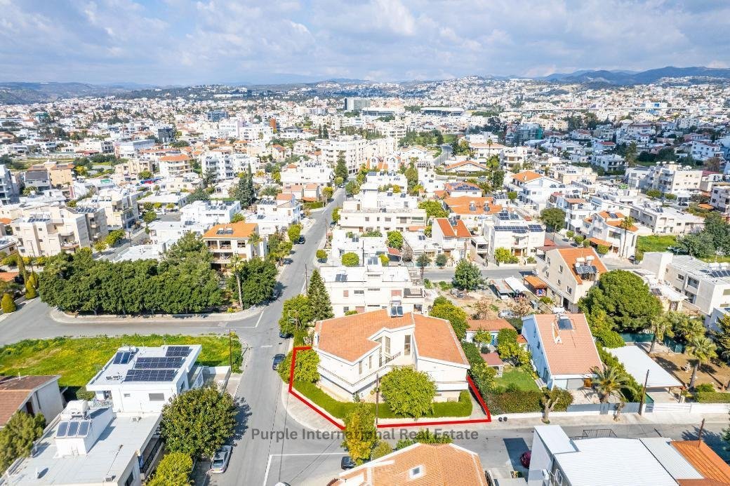 4 bedrooms Villa in Limassol, Cyprus No. 36545
