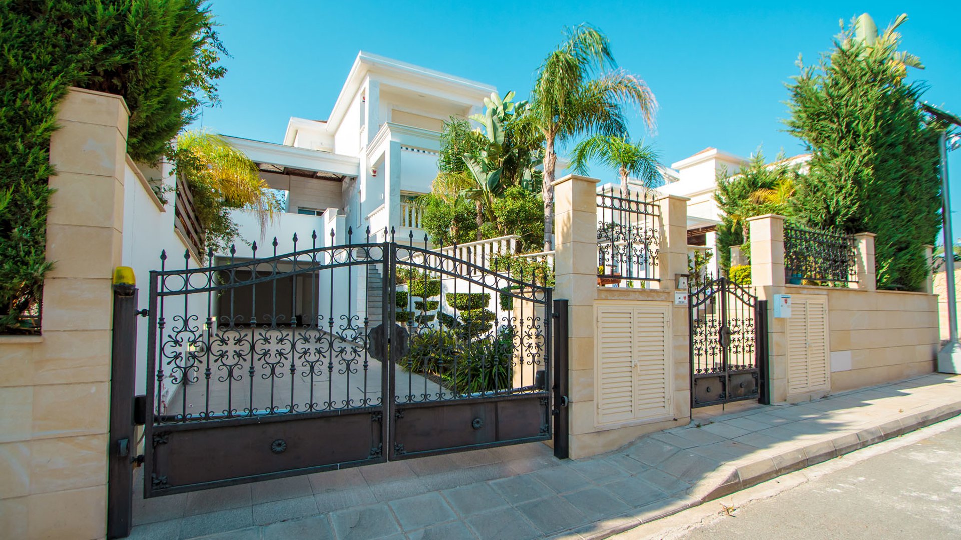 4 bedrooms Villa in Agios Tychonas, Limassol, Cyprus No. 25872
