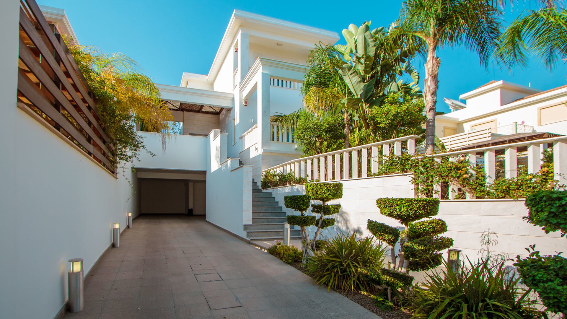 4 bedrooms Villa in Agios Tychonas, Limassol, Cyprus No. 25872