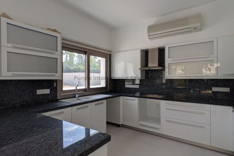 Вилла с 4 спальнями в Никосия, Кипр № 37206 12