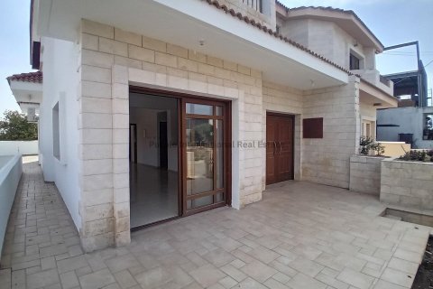 4 bedrooms Villa in Strovolos, Nicosia,  No. 37207 18
