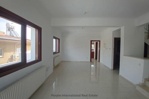 Вилла с 4 спальнями в Строволос, Никосия, Кипр № 37207 16