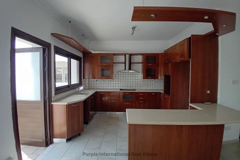 Вилла с 4 спальнями в Строволос, Никосия, Кипр № 37207 14