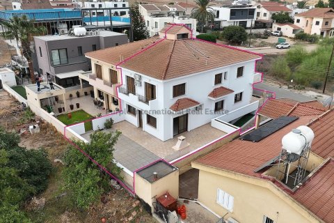 4 bedrooms Villa in Strovolos, Nicosia,  No. 37207 4
