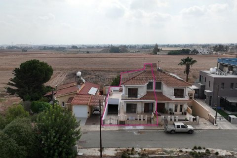 4 bedrooms Villa in Strovolos, Nicosia,  No. 37207 1