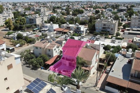 3 bedrooms Villa in Strovolos, Nicosia, Cyprus No. 37210 1