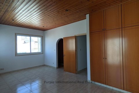 Вилла с 3 спальнями в Строволос, Никосия, Кипр № 37210 11