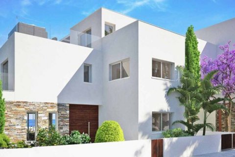 4 bedrooms Villa in Paphos,  No. 37909 2