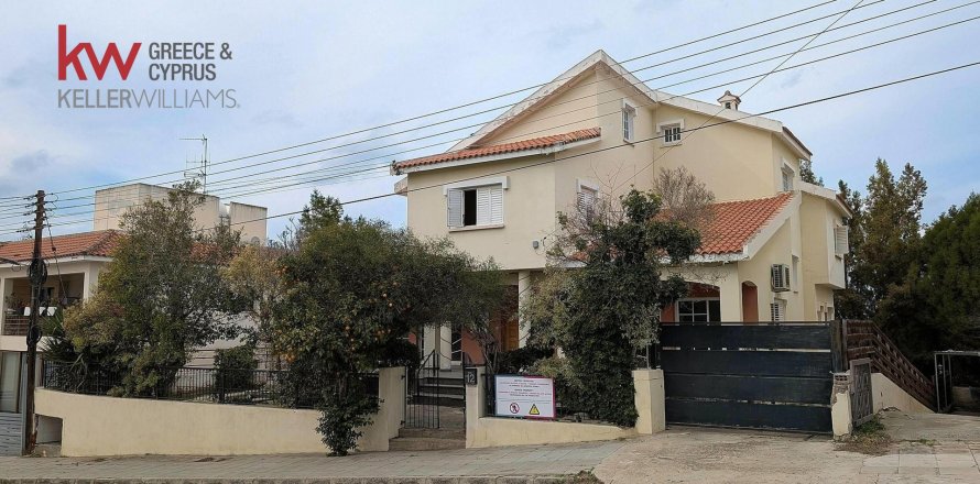 4 bedrooms Villa in Strovolos, Nicosia,  No. 39495