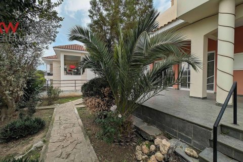 4 bedrooms Villa in Strovolos, Nicosia,  No. 39495 2