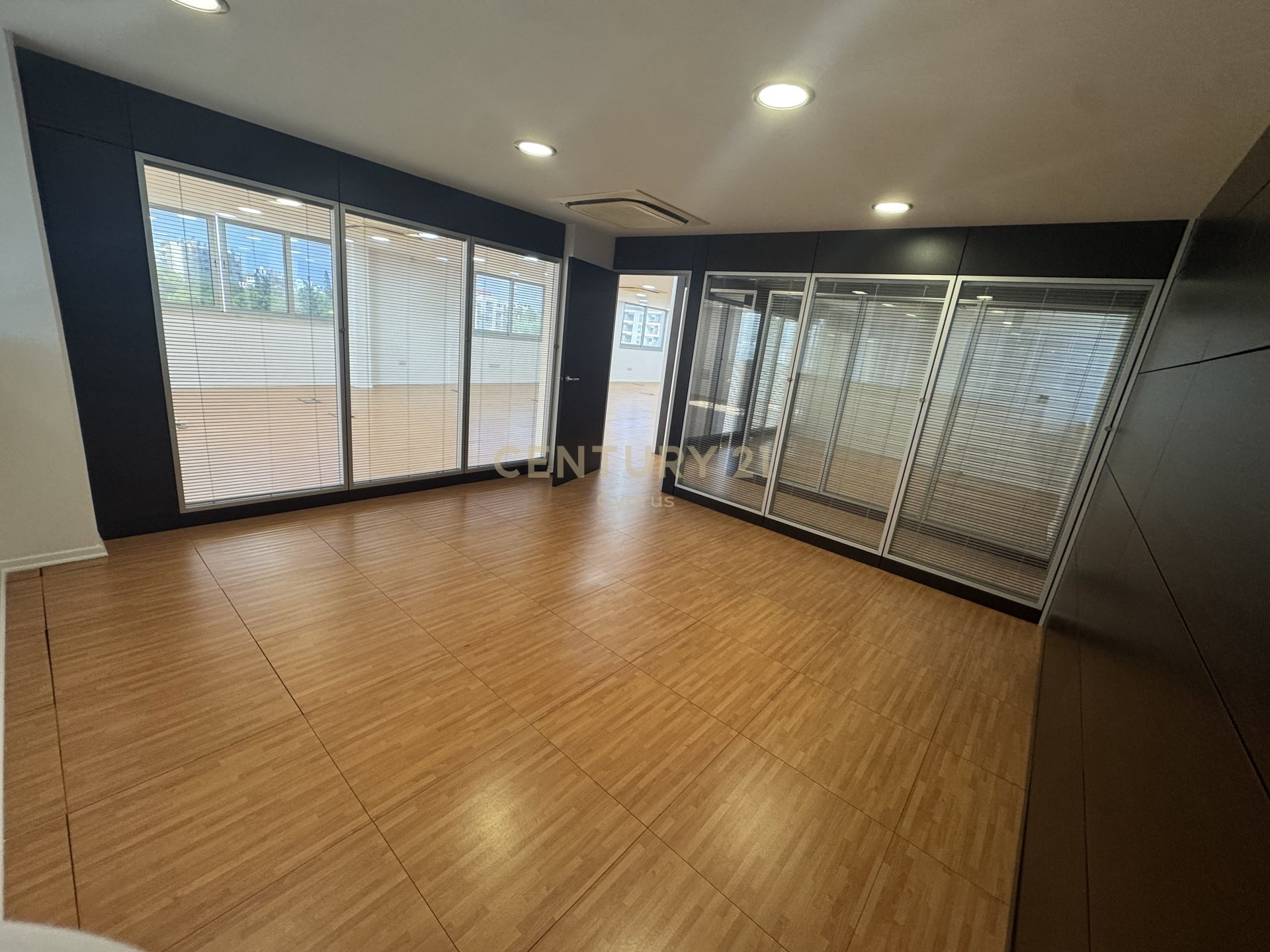 Офис 300м2 в Агиос Афанасиос, Лимасол, Кипр № 58567