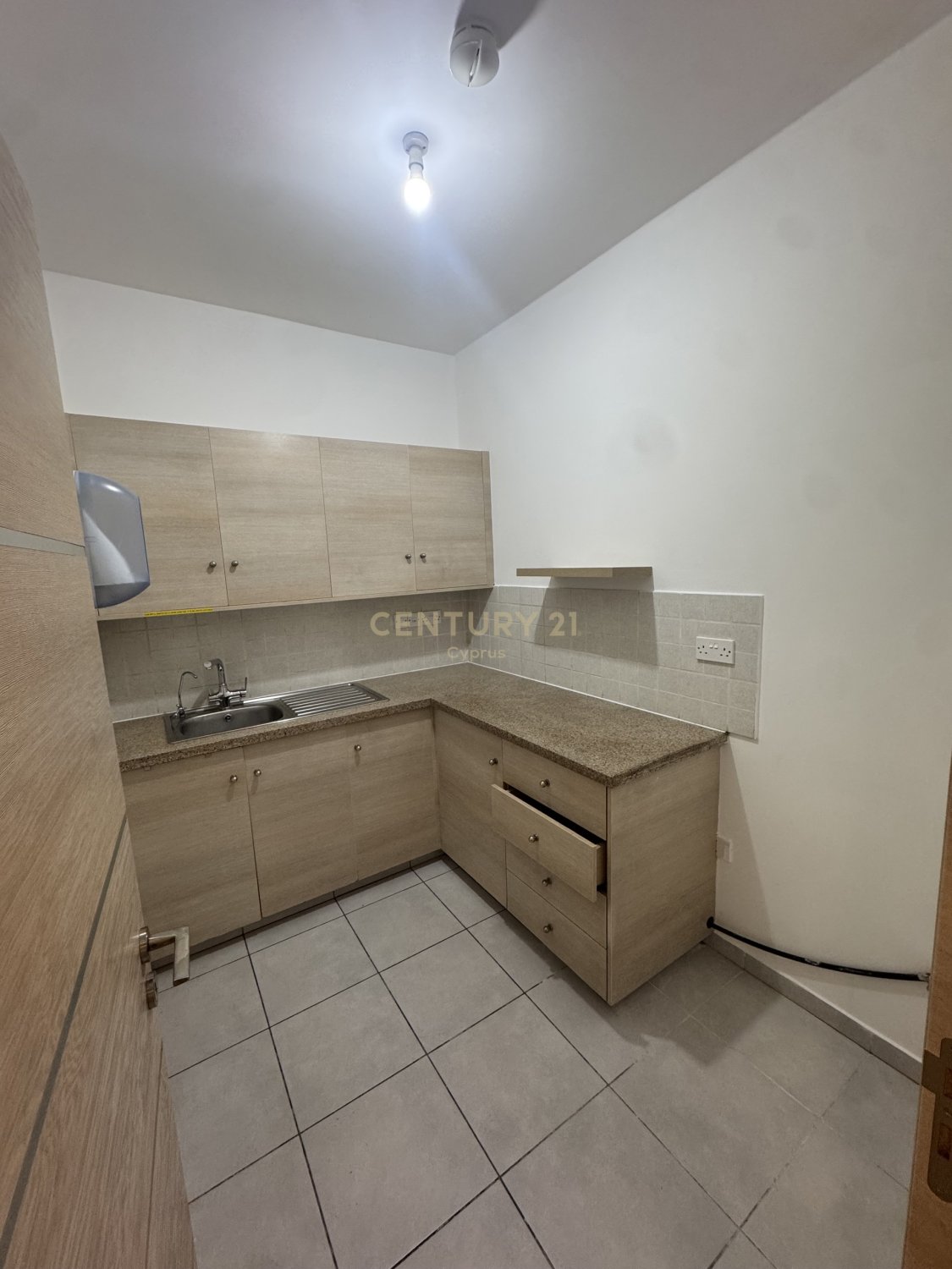 Офис 300м2 в Агиос Афанасиос, Лимасол, Кипр № 58567