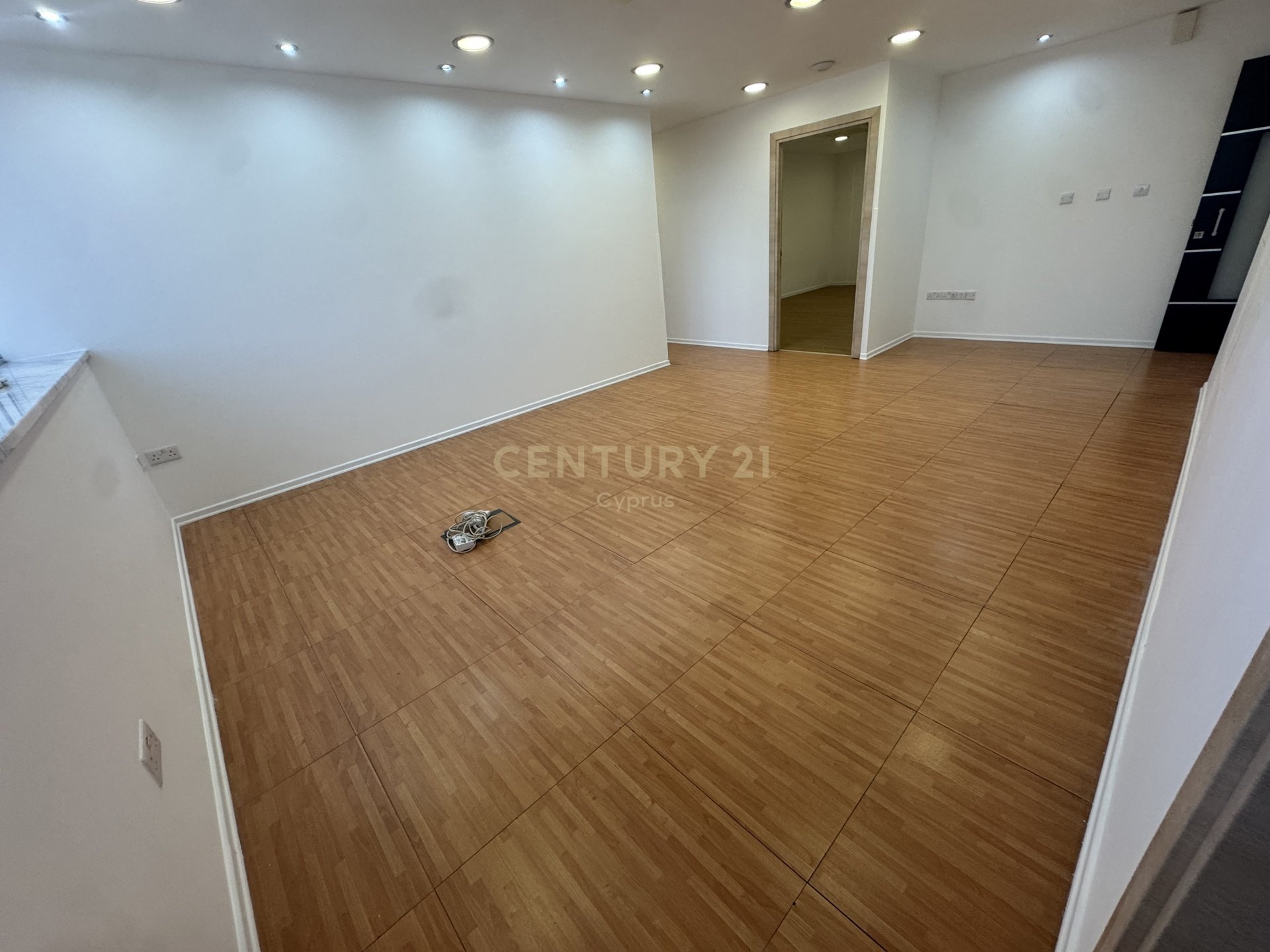 Офис 300м2 в Агиос Афанасиос, Лимасол, Кипр № 58567