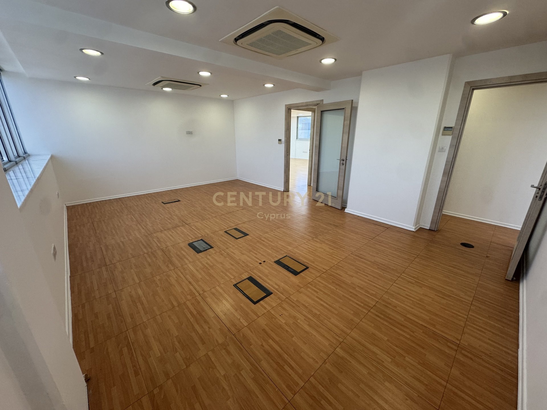 Офис 300м2 в Агиос Афанасиос, Лимасол, Кипр № 58567